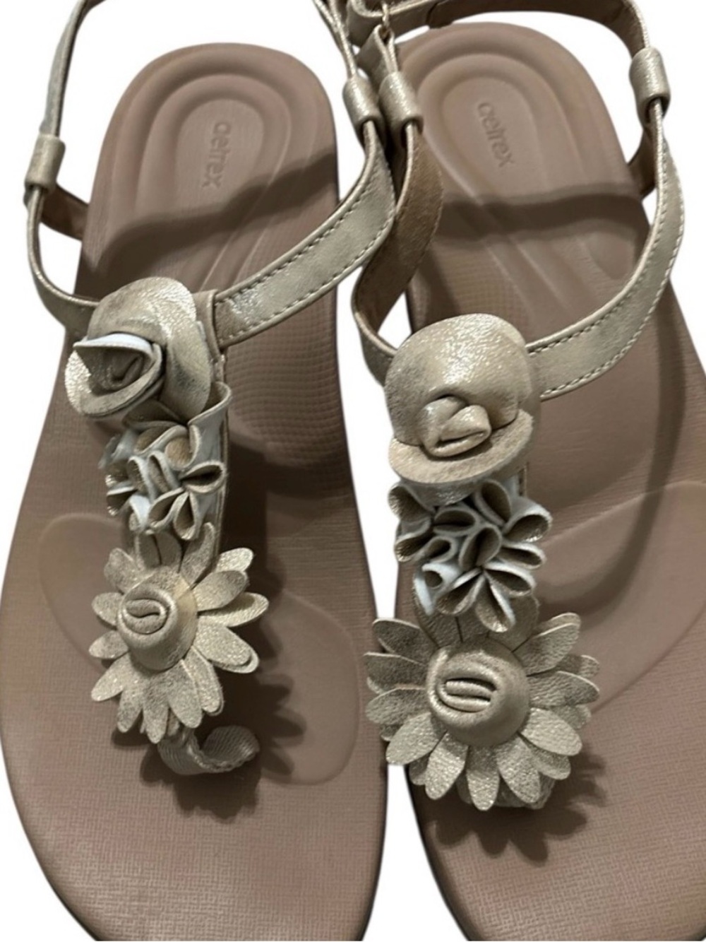 Aetrex Charli Women’s Floral T-Strap Sandals in Metallic Beige 9-9.5